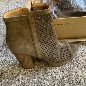 Womens Lucky Brand suede boots 7